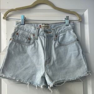 Light wash Levi shorts